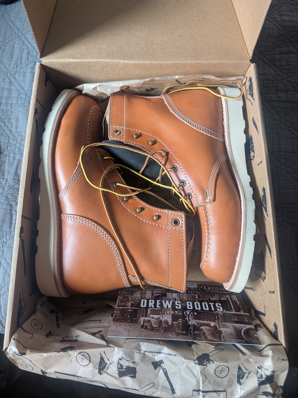 Men’s NWT Leather Moc Toe Boots size 10EE